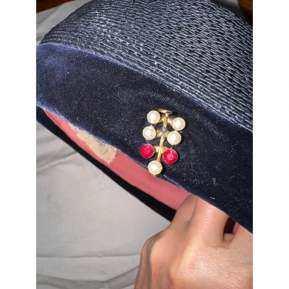 Vintage Green Room Millinery Bloomingdales Navy Velvet Straw Pillbox Hat Brooch